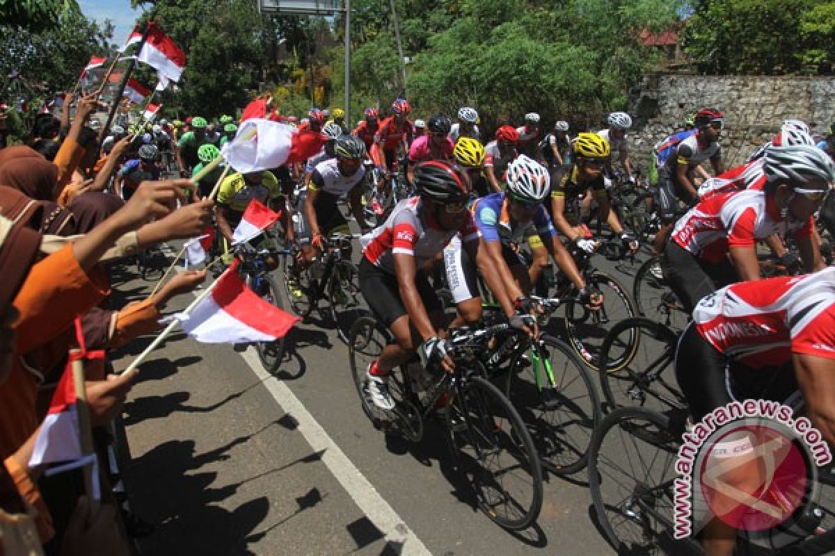 110 pebalap turun di Tour de Singkarak