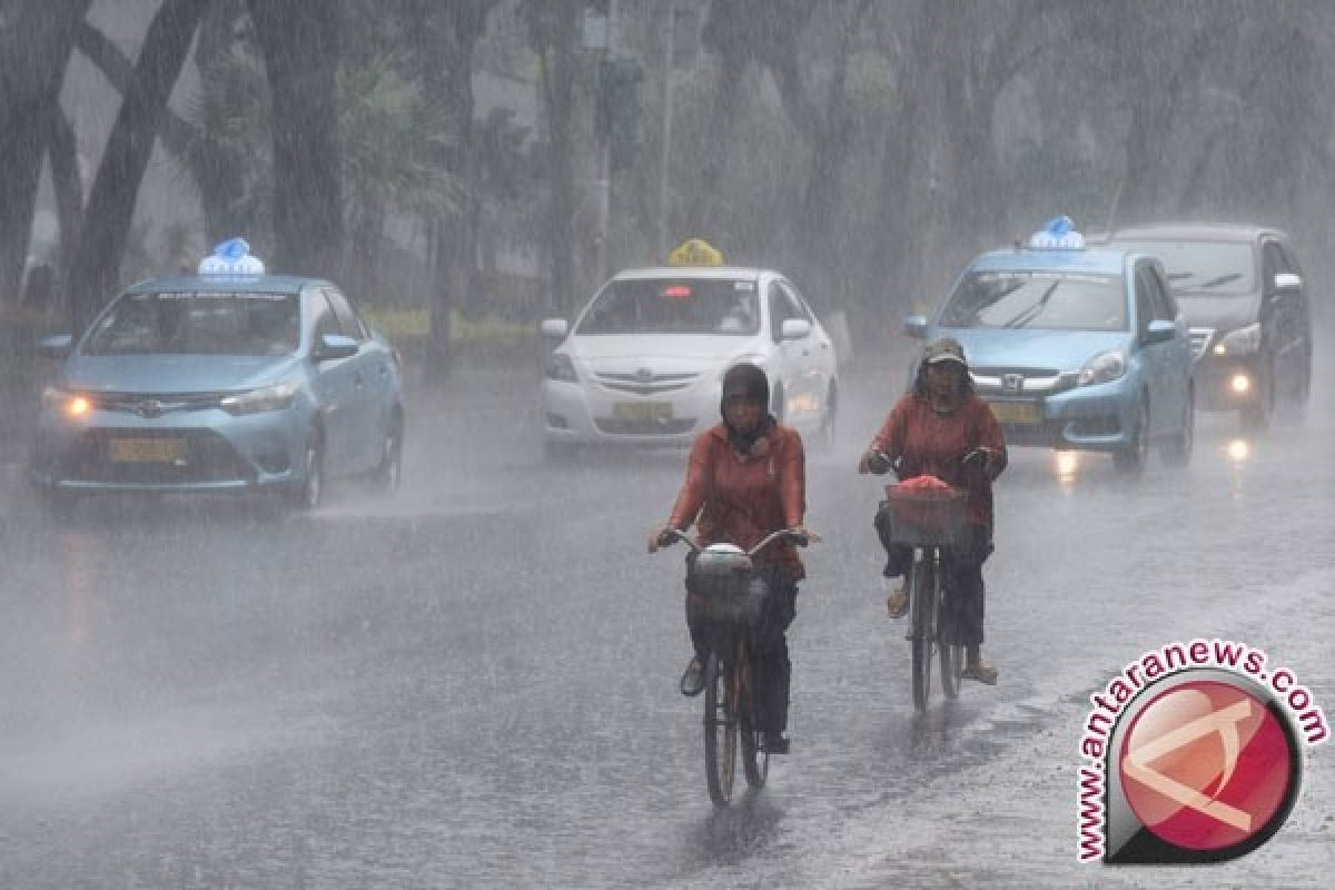 BMKG: Sejumlah daerah berpotensi hujan ringan pada Jumat