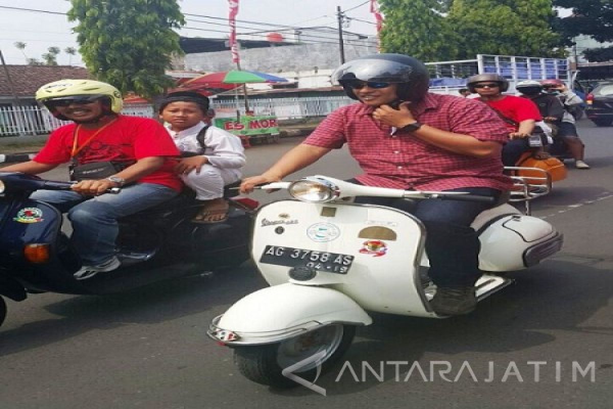  Wali Kota Kediri Minta Pecinta Vespa Tertib dalam Berlalu Lintas