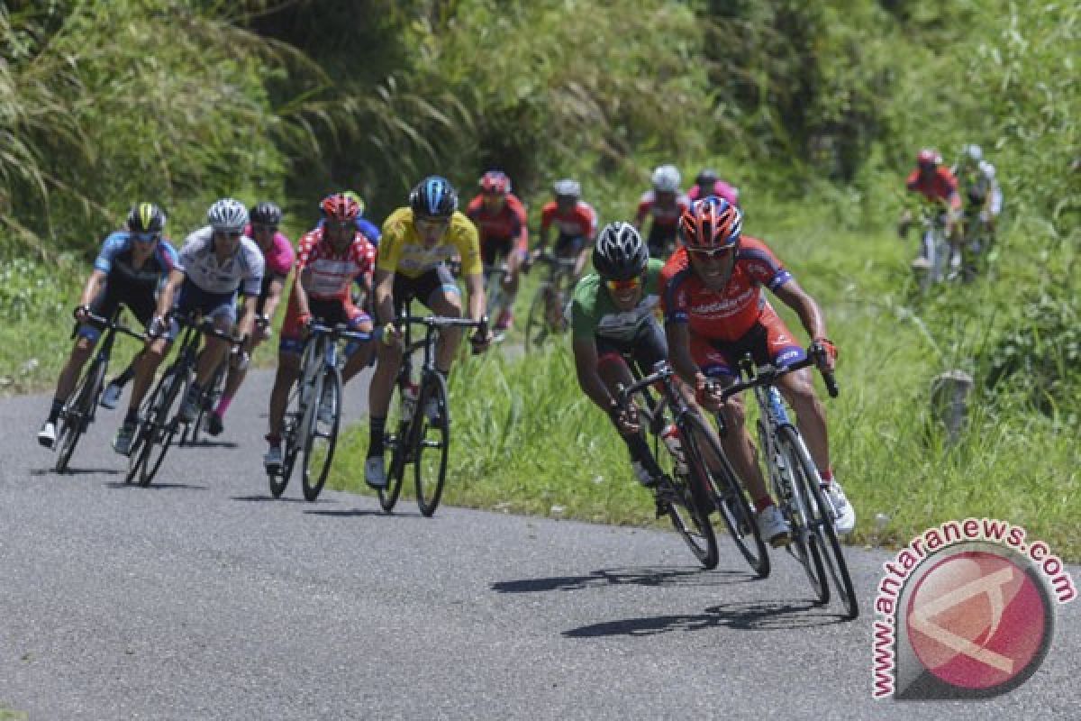 Dadi alami kram sehingga posisi tiga Tour Singkarak lepas