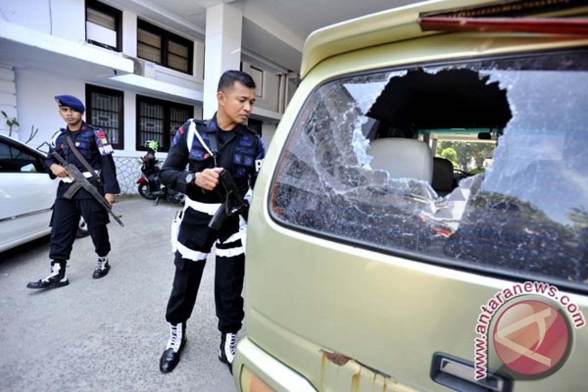 18 anggota Satpol PP luka dan satu polisi tewas di Makassar