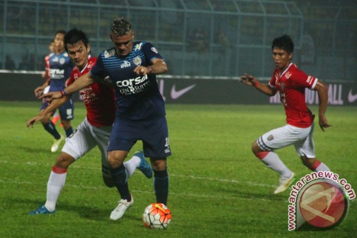 Arema menang tipis 1-0 lawan Bali United