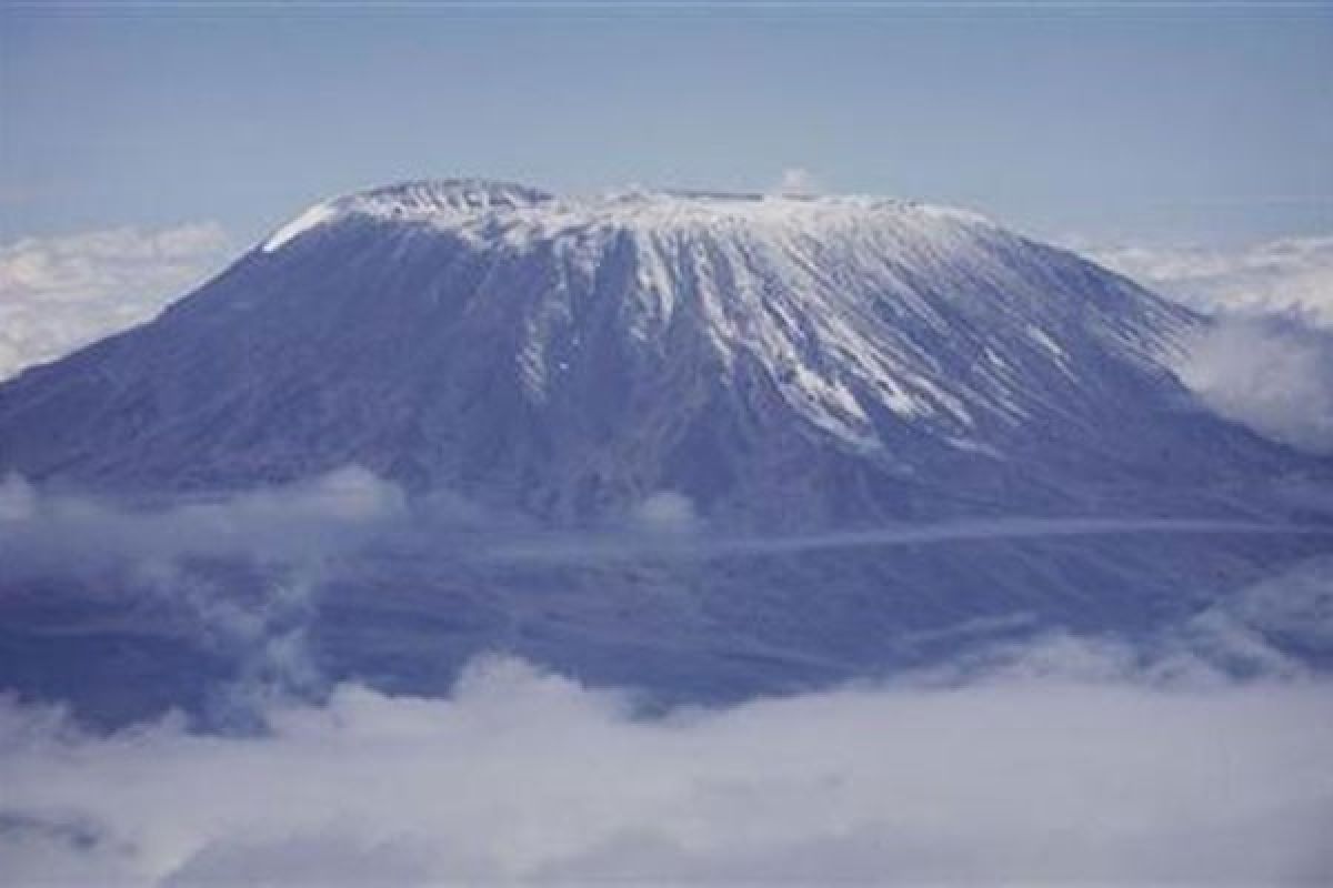 Anggota pramuka, Eko Sulistio kibarkan Merah-Putih di Kilimanjaro