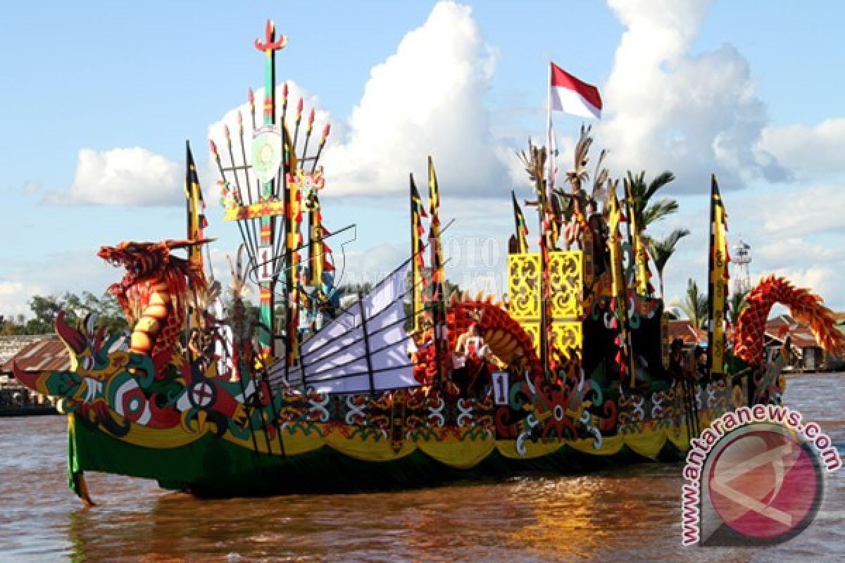 Memeriahkan HUT RI, Pemkab Kotim Gelar Festival Kapal Hias Dan Karnaval 