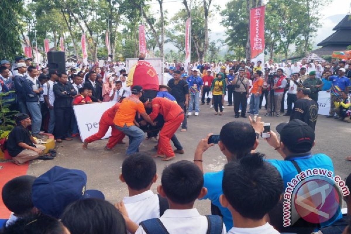 "Lukah Gilo" Meriahkan Tour de Singkarak di Pasaman