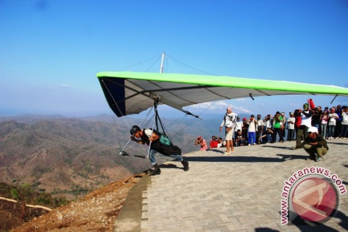 Mantar Tuan Rumah Paragliding Trip Open Indonesia Seri III