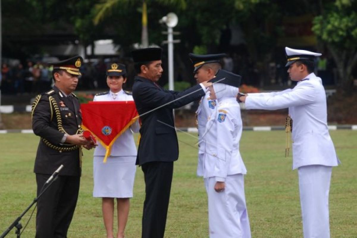Presiden Joko Widodo lantik 2.143 Praja IPDN