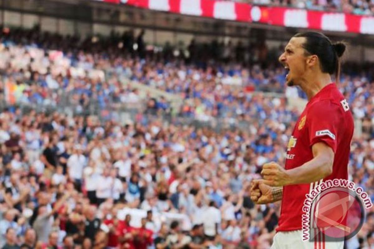 Penalti Ibrahimovic selamatkan MU dari kekalahan