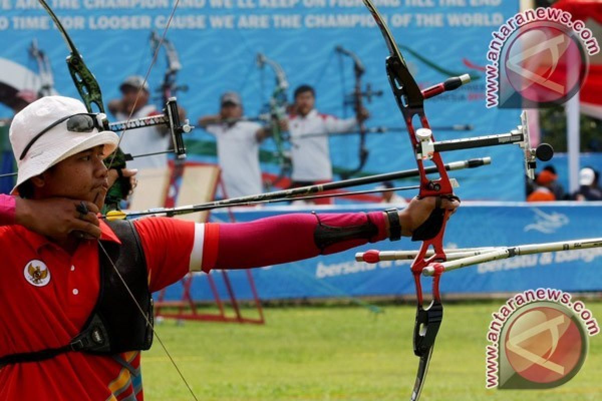 Mayor supports archery sports development