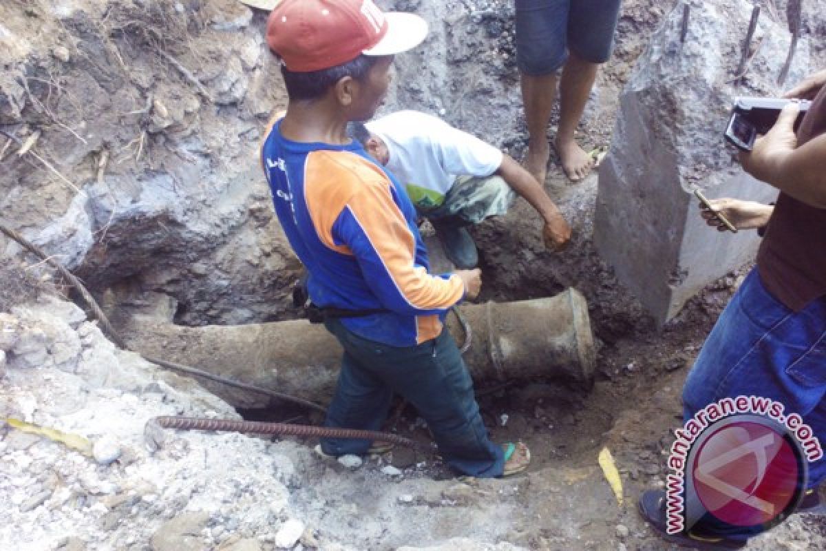 Ancient Cannon Found under Jalan Sudirman