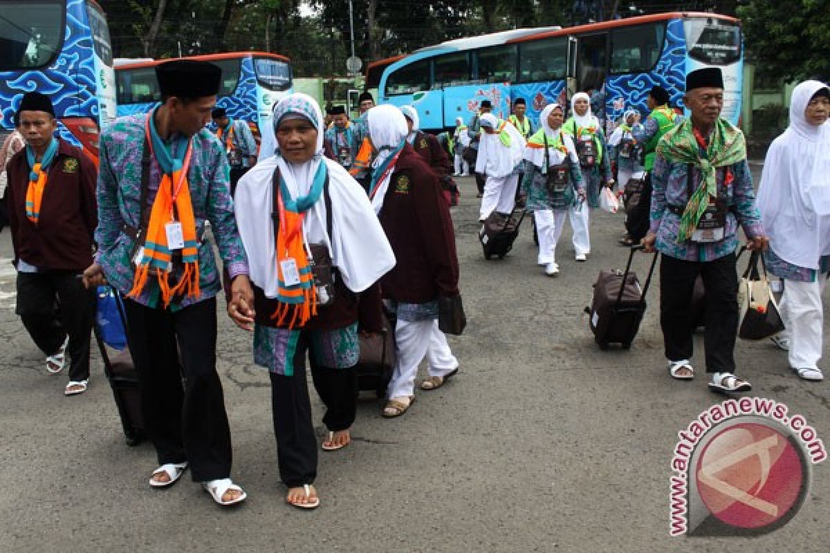 444 jemaah haji Garut diberangkatkan ke Tanah Suci