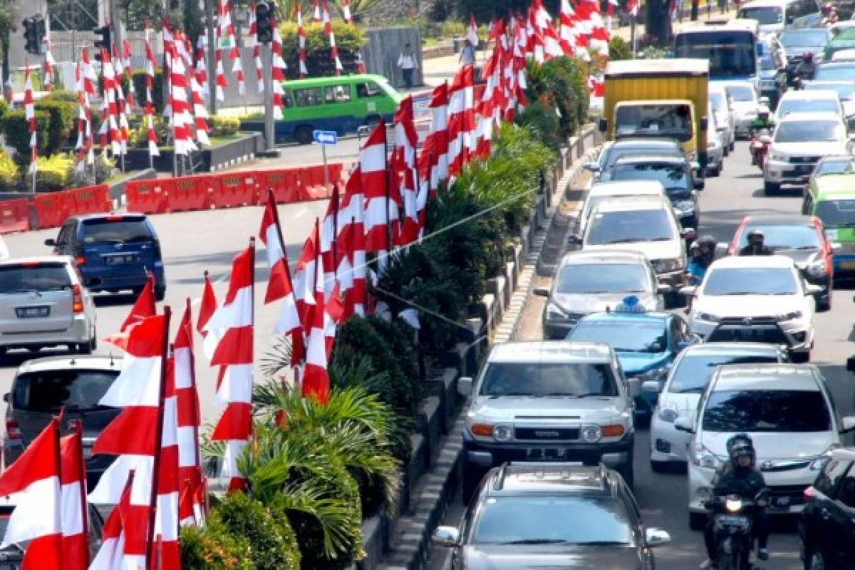 Pedagang Bendera Mulai Ramai Di Singkawang