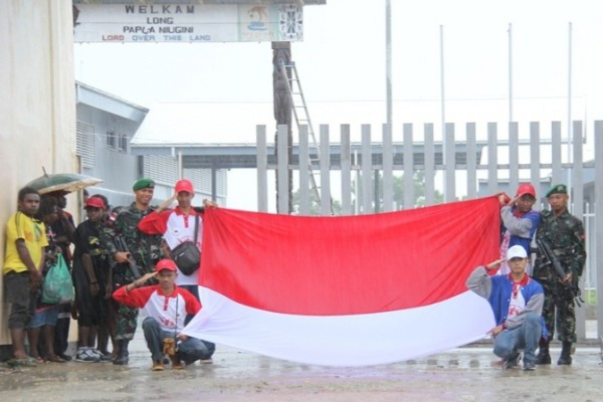 SMN Lampung kibarkan Merah Putih di perbatasan RI-PNG