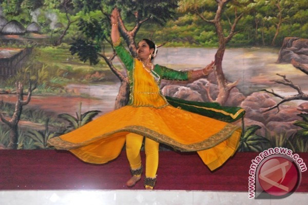 Indian dancer enliven Baliem Valley Festival