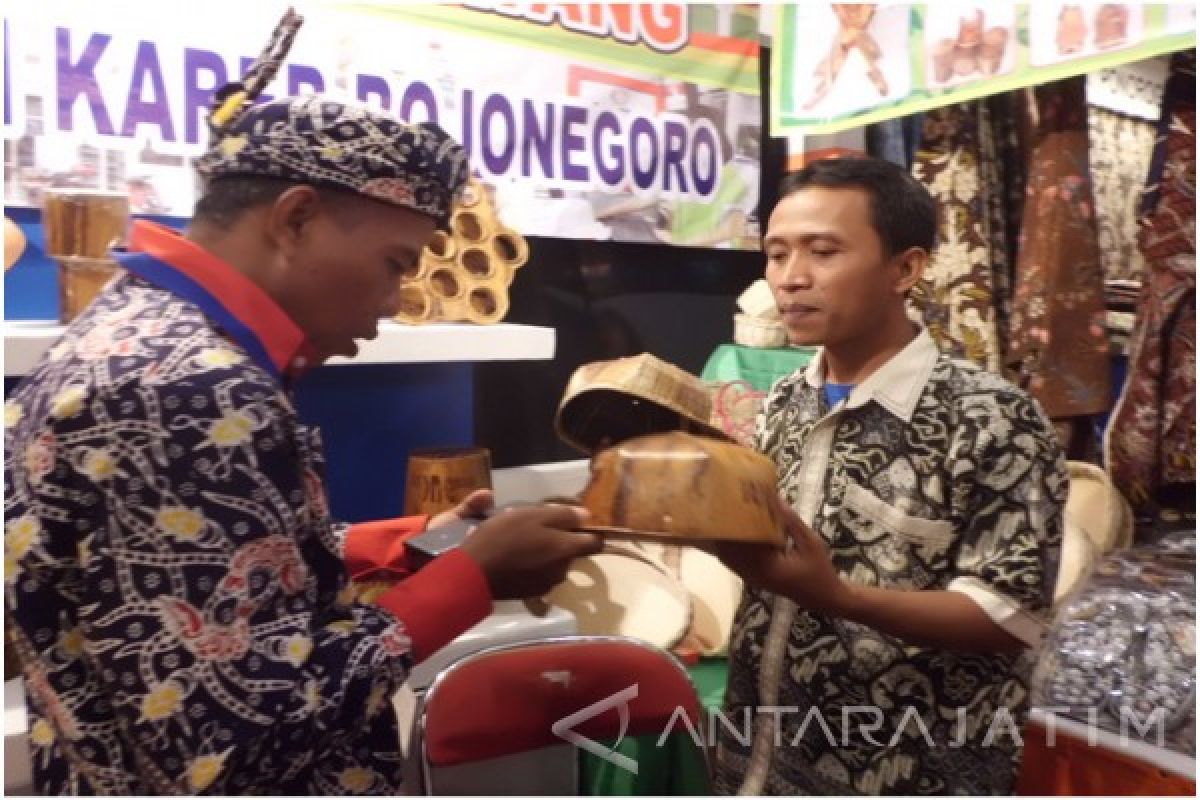 UMKM Bojonegoro Kembangkan Kerajinan Pelepah Pisang