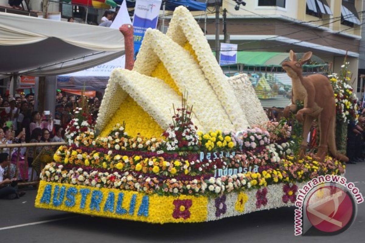Polisi Rekayasa Lalu Lintas Sukseskan "Festival Bunga" 