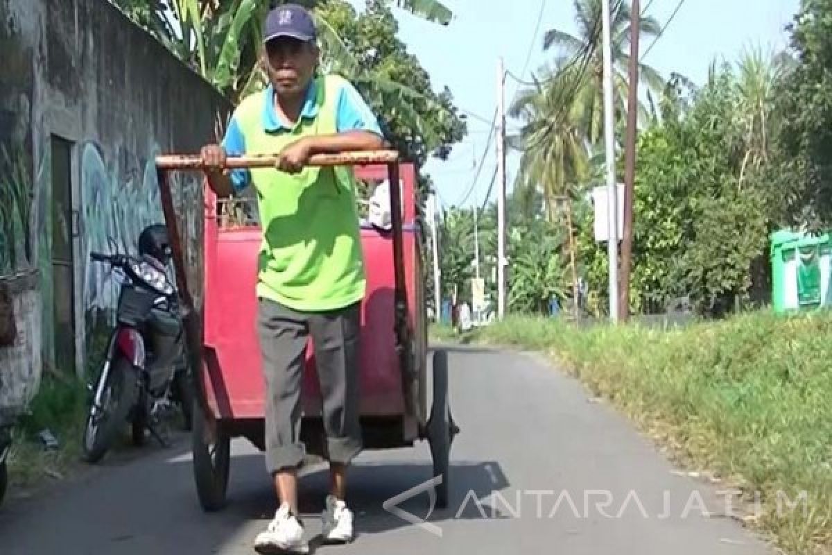 Radiudin Tukang Sampah di Jember Naik Haji