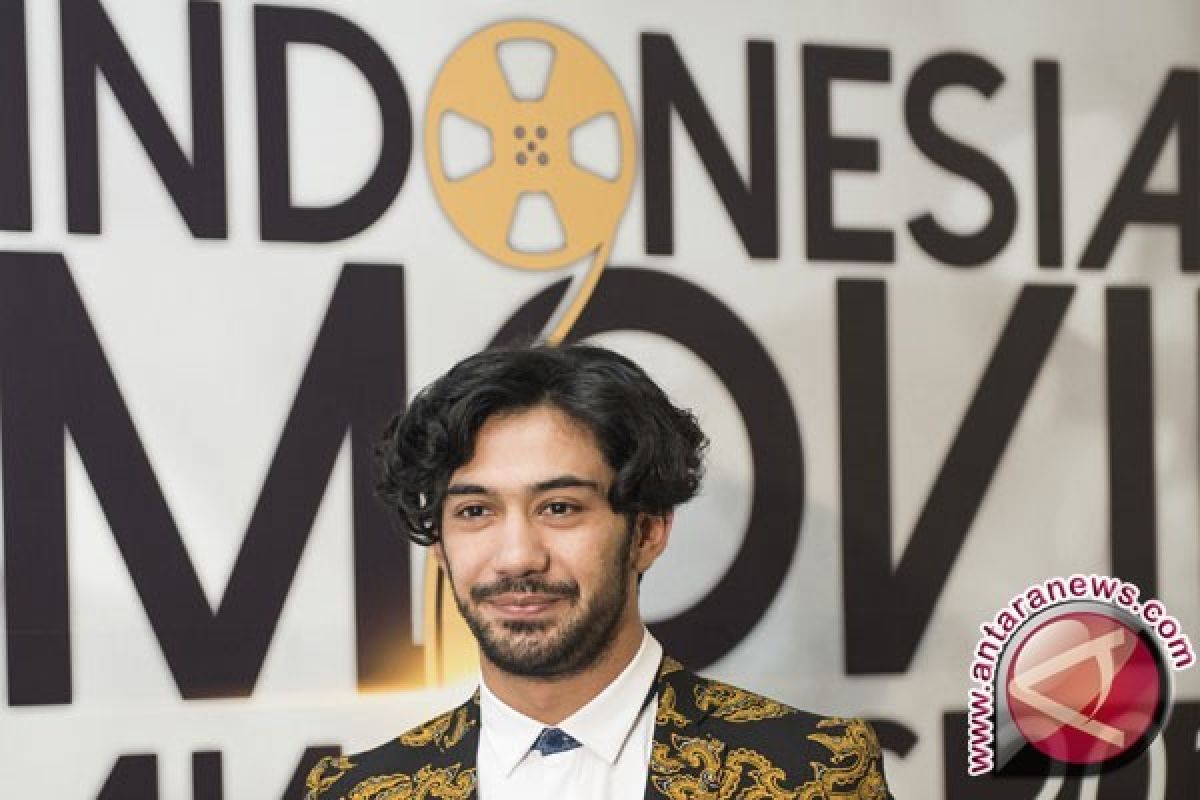 Reza Rahadian Persembahkan Penghargaan Asia Pasifik untuk Indonesia