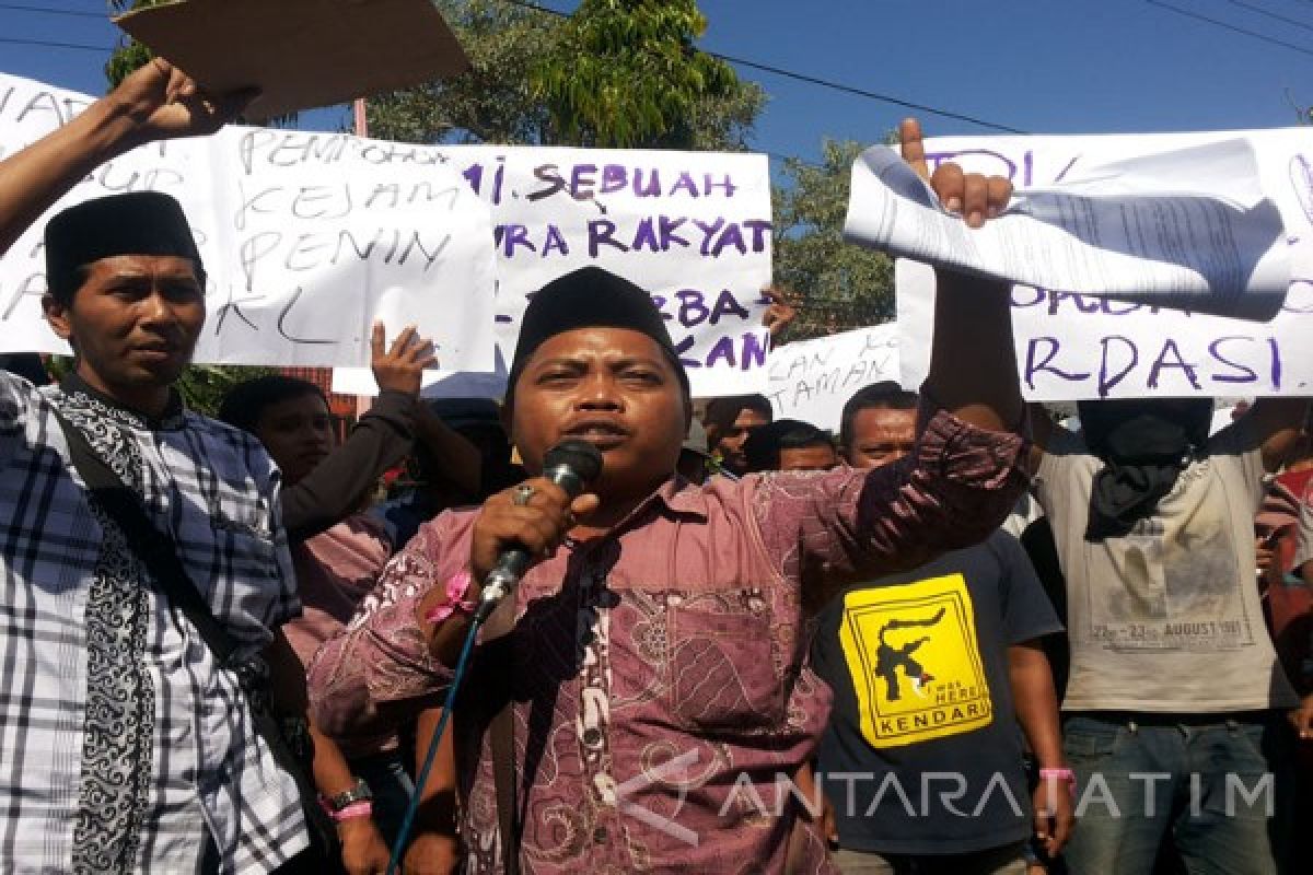 Ratusan PKL Demo di Kantor Bupati Sumenep