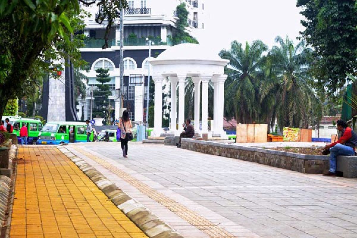 Pemkot Bogor Awasi Pembangunan Trotoar Kebun Raya