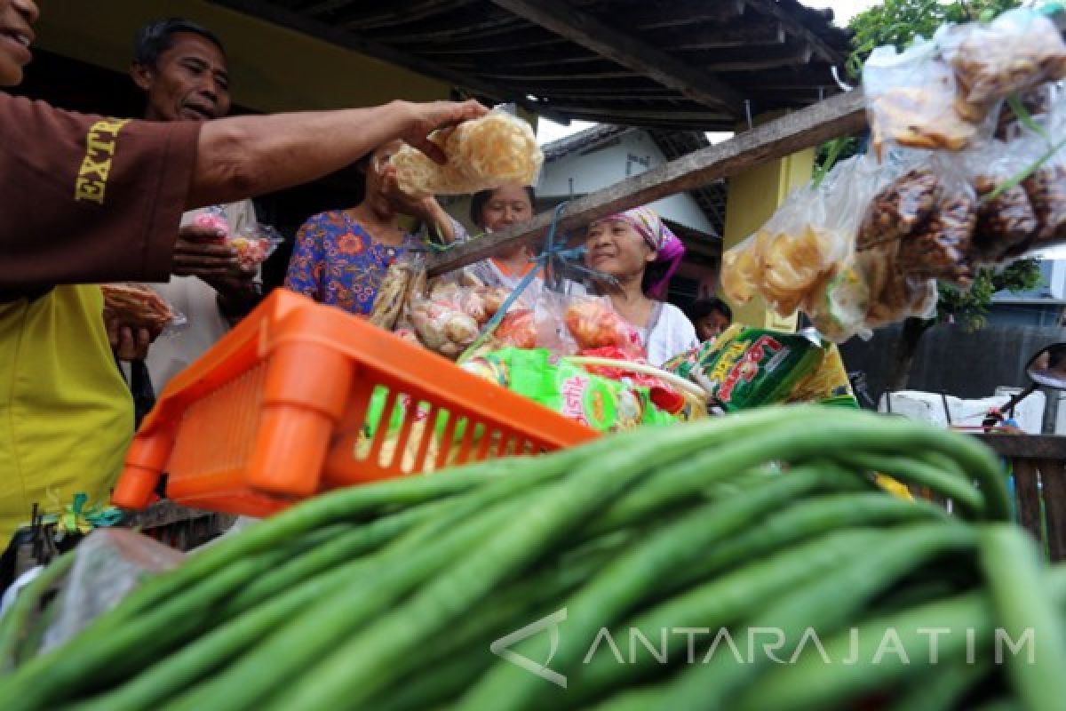 Penjual Sayur itu jadi Pemburu ibu Hamil