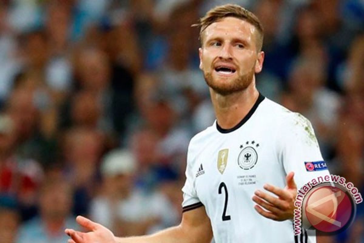 Mustafi dan Perez selangkah lagi gabung ke Arsenal