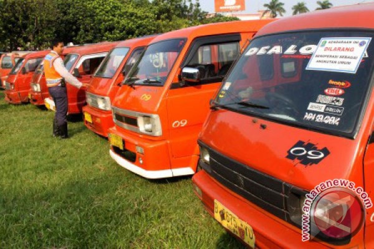 19 Angkot Minibus Bekasi Langgar Izin Operasional