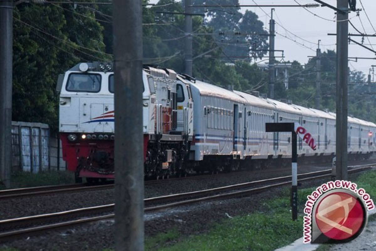 Penarik Becak Tewas Ditabrak Kereta Api