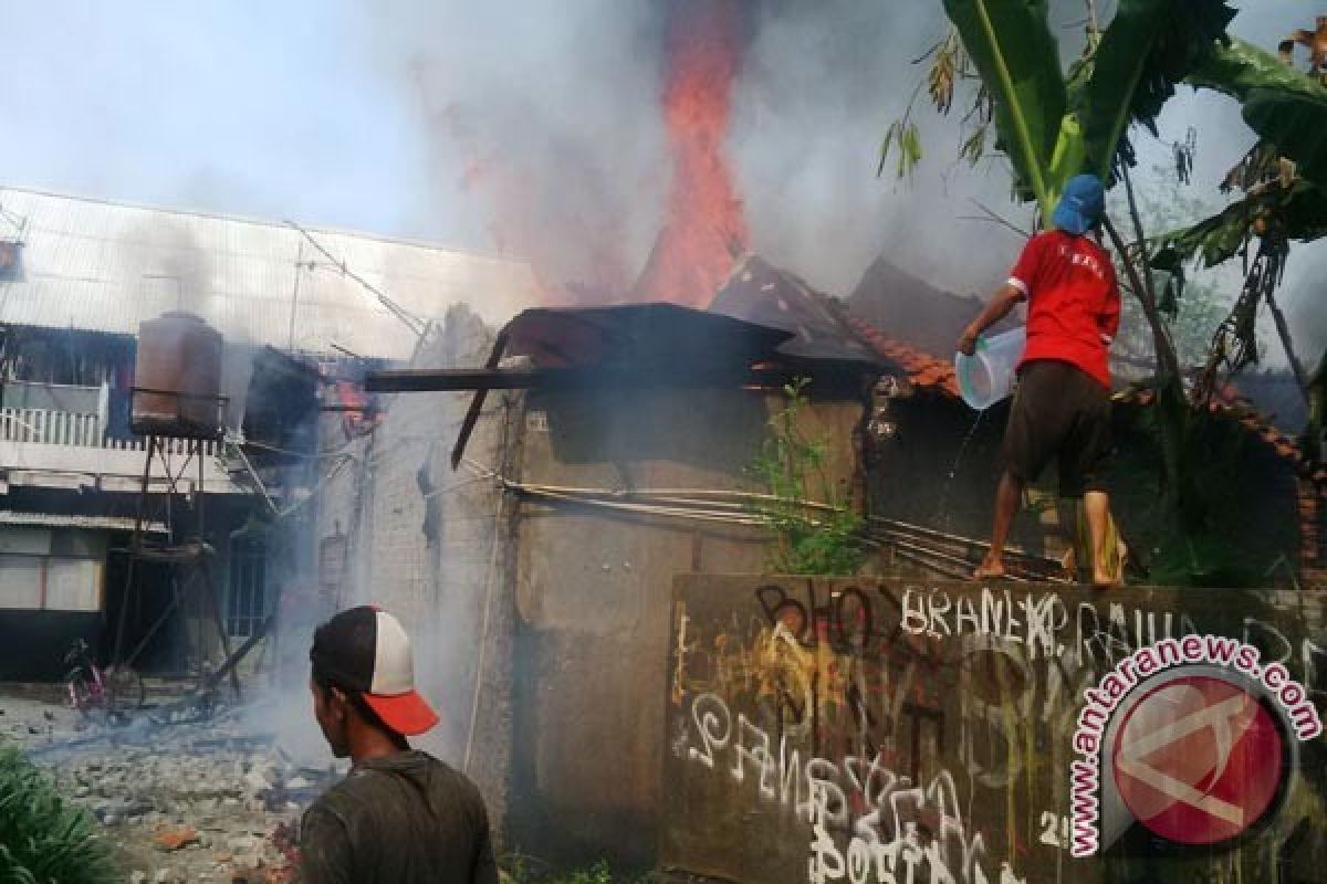 Waduh, Puluhan Kamar Kontrakan Di Sukabumi Terbakar