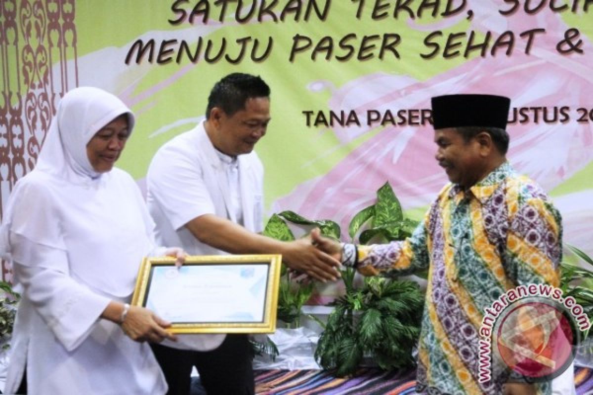 IDI Paser Beri Penghargaan Kepada Dokter Berprestasi