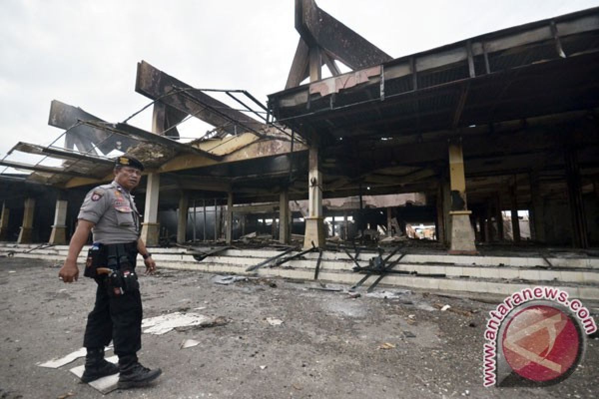 Terminal lama Bandara Hasanuddin terbakar
