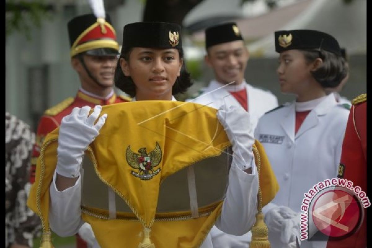 Presiden Kukuhkan Pasukan Pengibar Bendera Pusaka