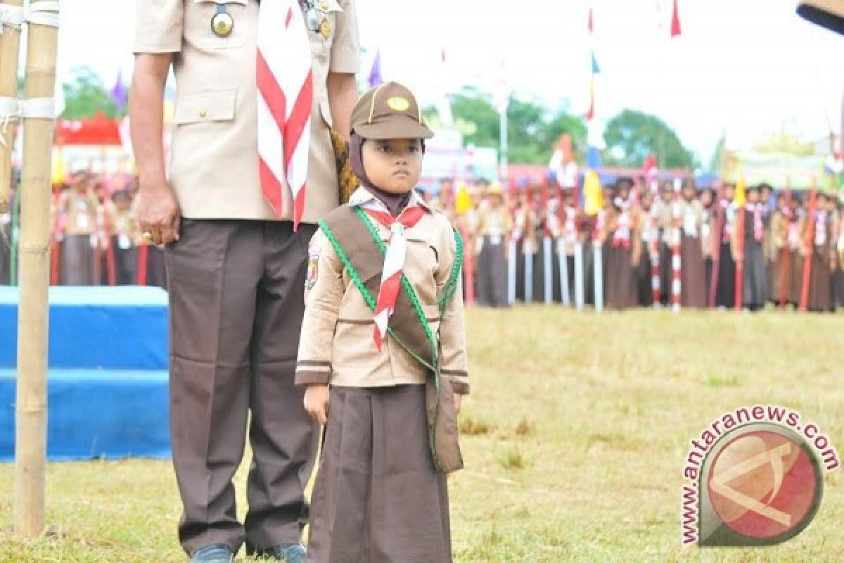 Siswi Kelas II SD Jadi Irup HUT Pramuka di Waykanan