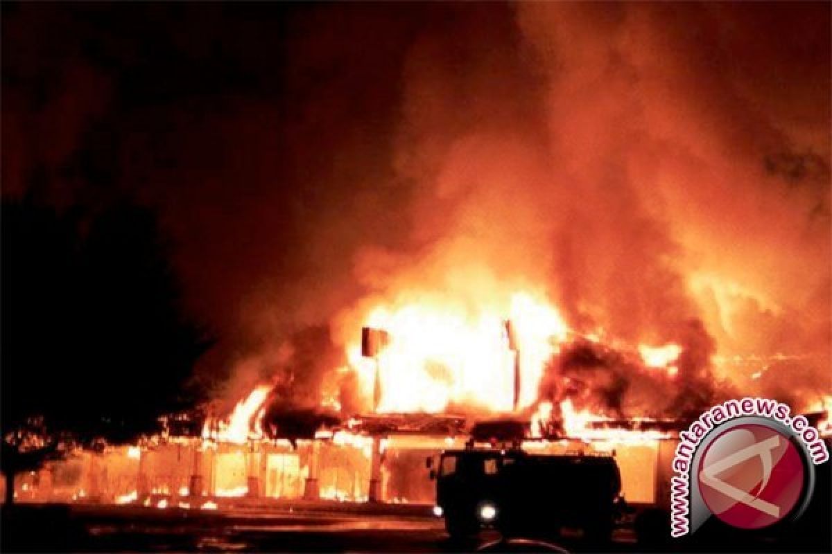 Terminal Lama Bandara Hasanuddin Terbakar