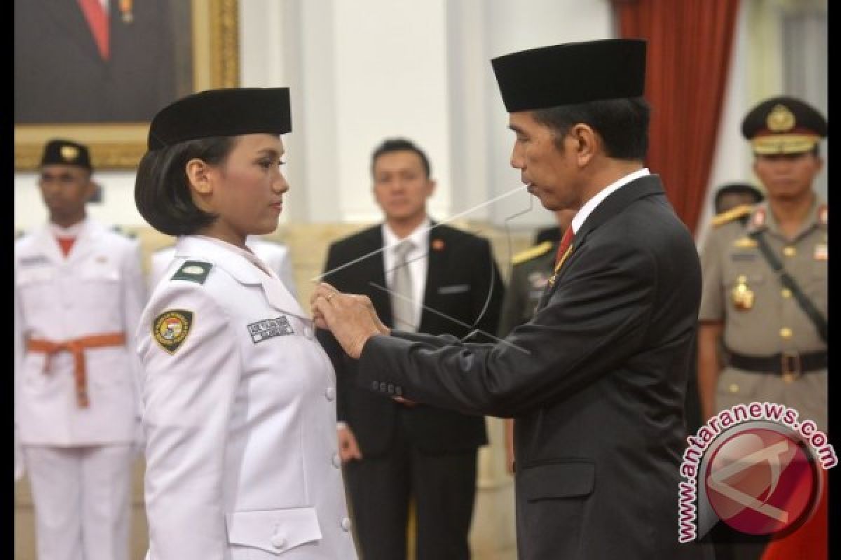 Presiden Kukuhkan Pasukan Pengibar Bendera Pusaka