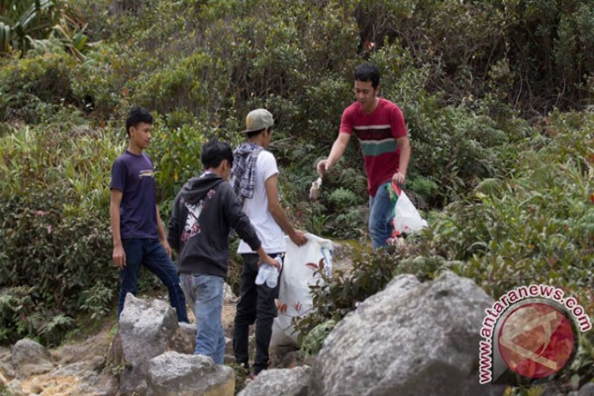 Aksi Bersih Gunung Sibayak