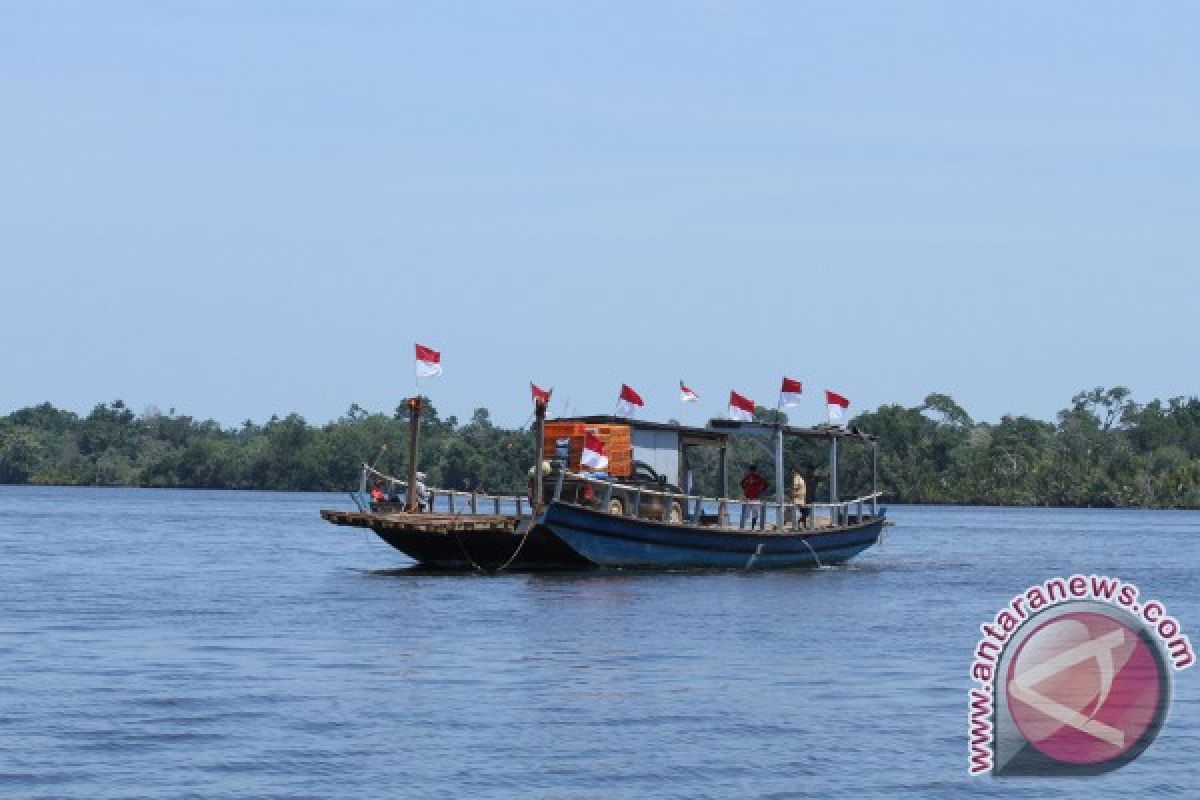 Menikmati keindahan alam di tepian Sungai Sambas