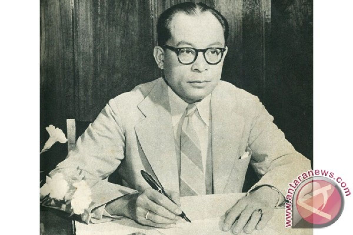 Antara doeloe : Wakil Presiden Mohammad Hatta berhadji dengan beaja sendiri