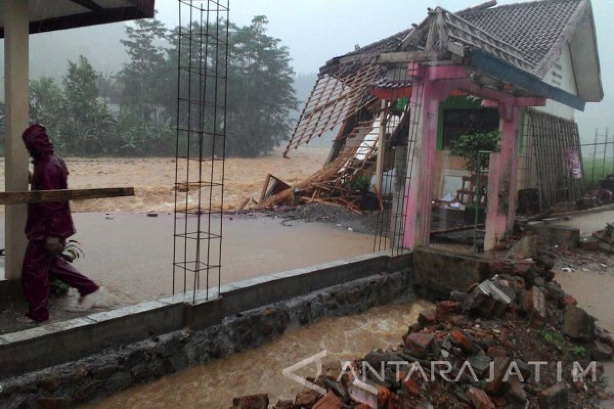 Gubernur: Benahi Pelengsengan di Trenggalek Antisipasi Banjir