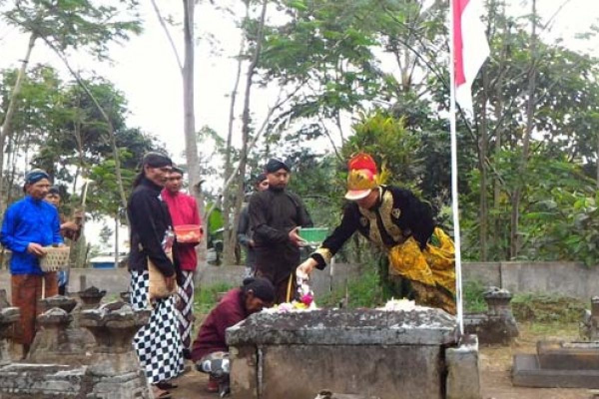 Warga Lereng Merapi "Tujuhbelasan" untuk Pahlawan Desa