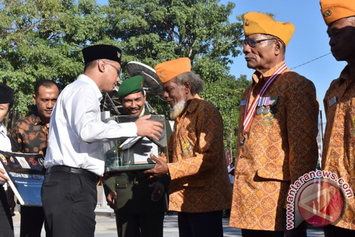 Semen Indoesia bedah rumah veteran di NTT