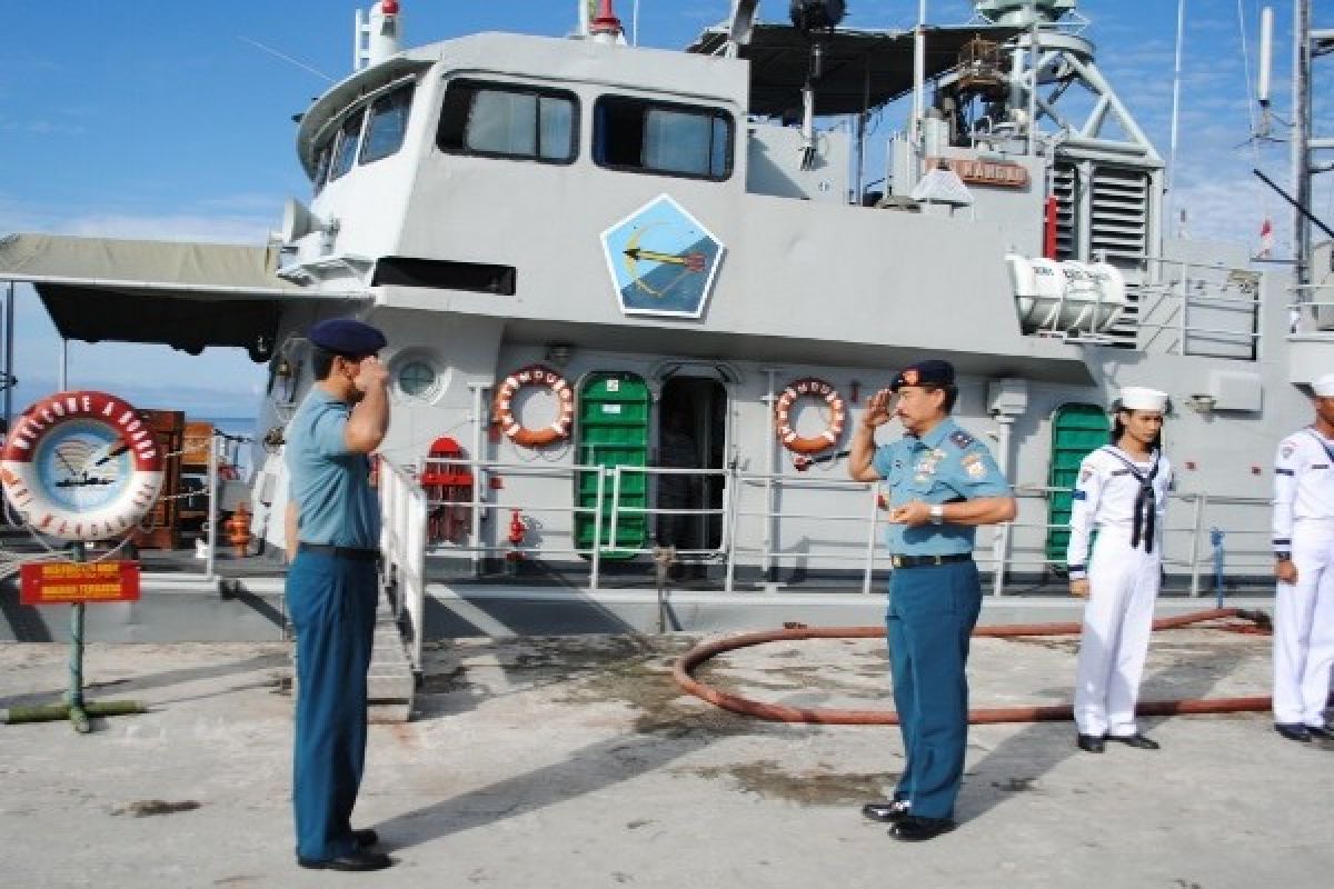 KRI Mandau tingkatkan patroli di Perairan Papua 