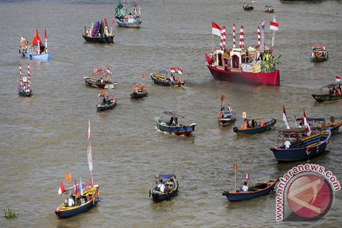 Pacu perahu tradisi warga merangin meriahkan lebaran