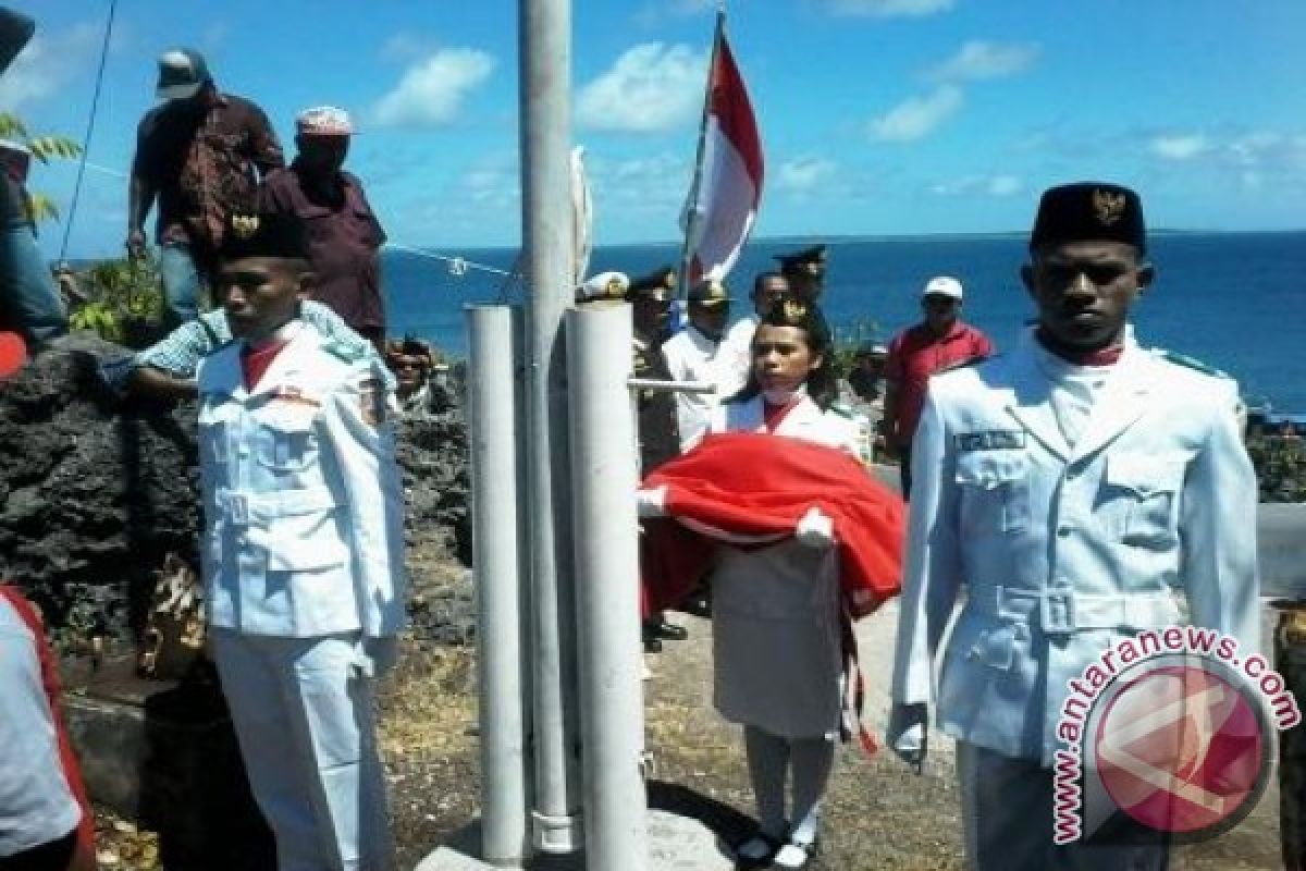 Lanal Saumlaki Kibarkan Merah Putih di Asutubun