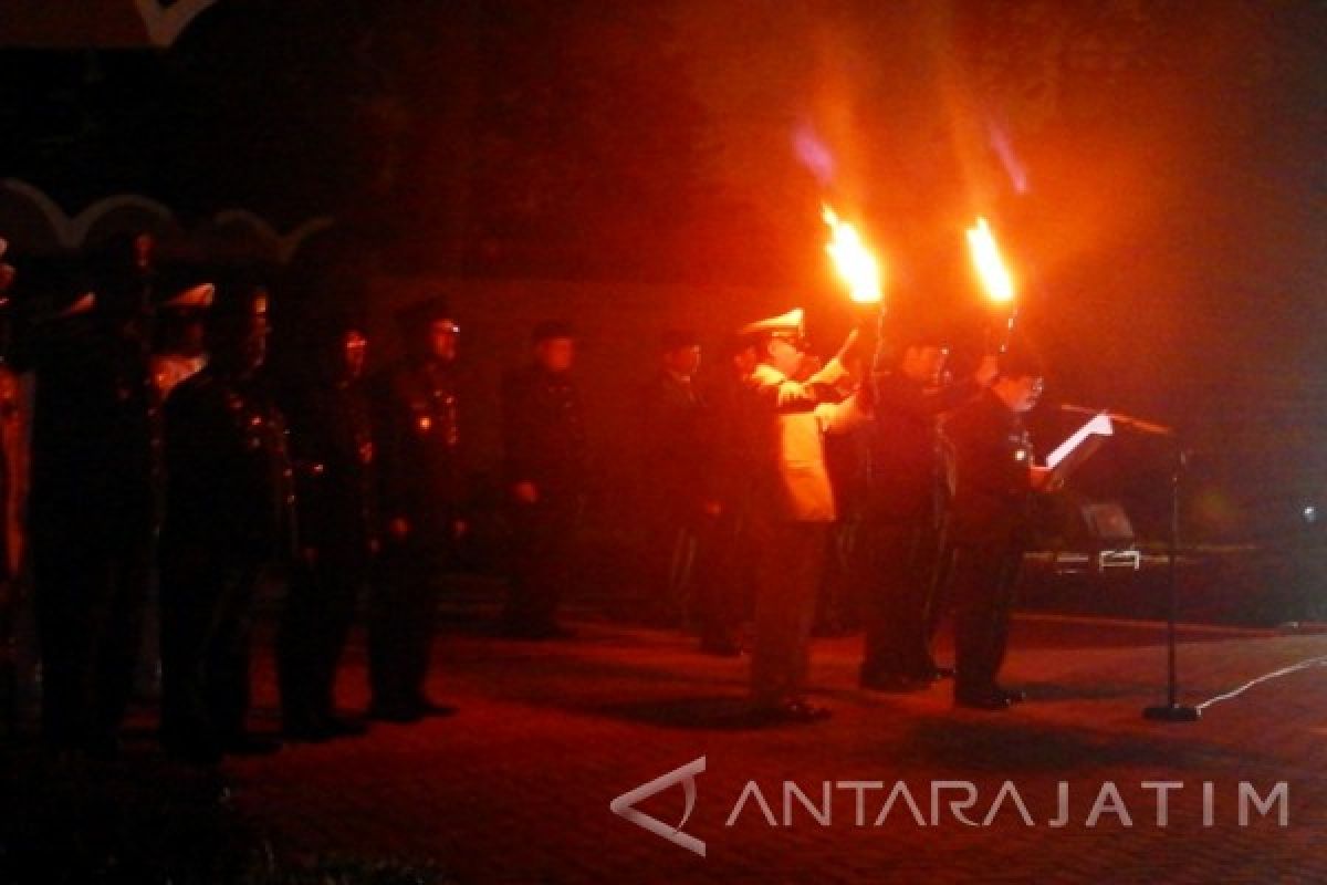 Gubernur Jatim Pimpin Renungan Suci di Taman Makam Pahlawan