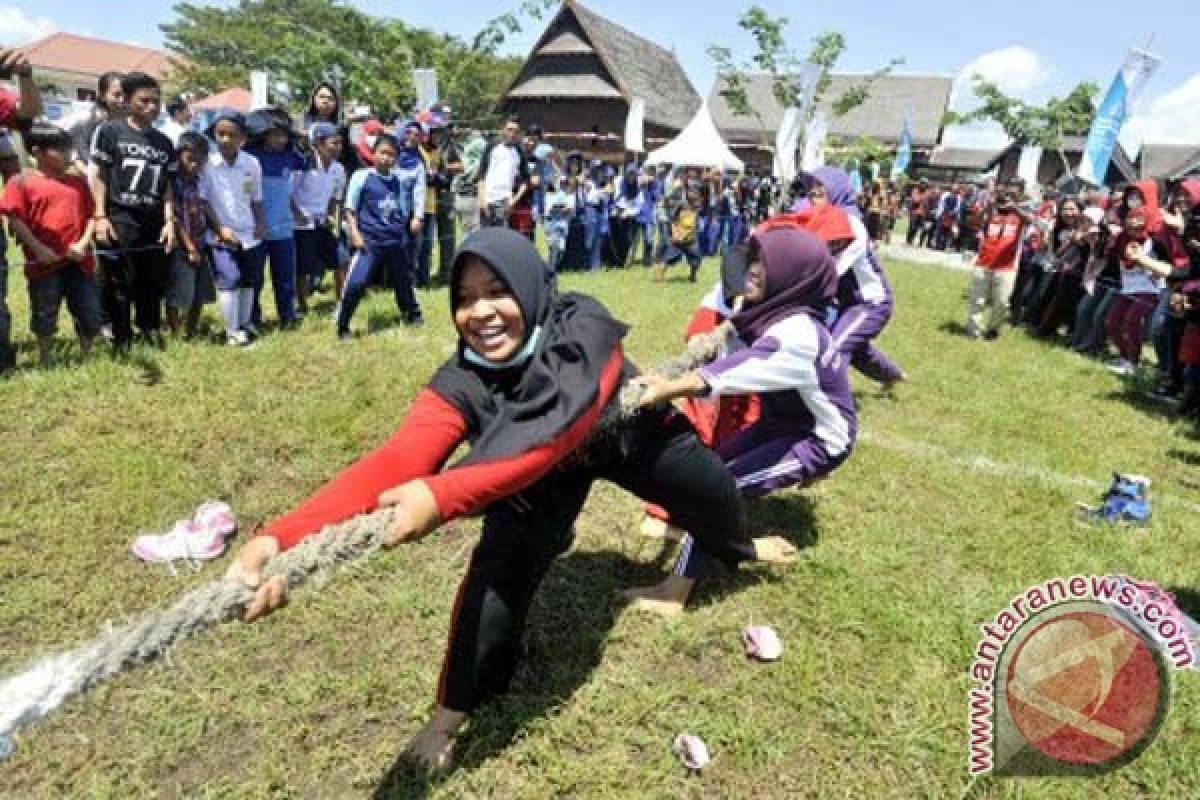 Lomba tradisional BUMN Mamuju semarakan HUT RI