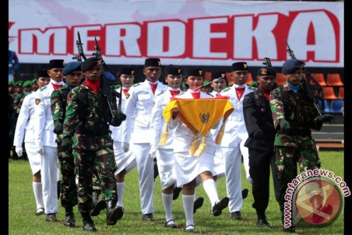 Ribuan Warga Saksikan Peringatan Proklamasi di Ambon