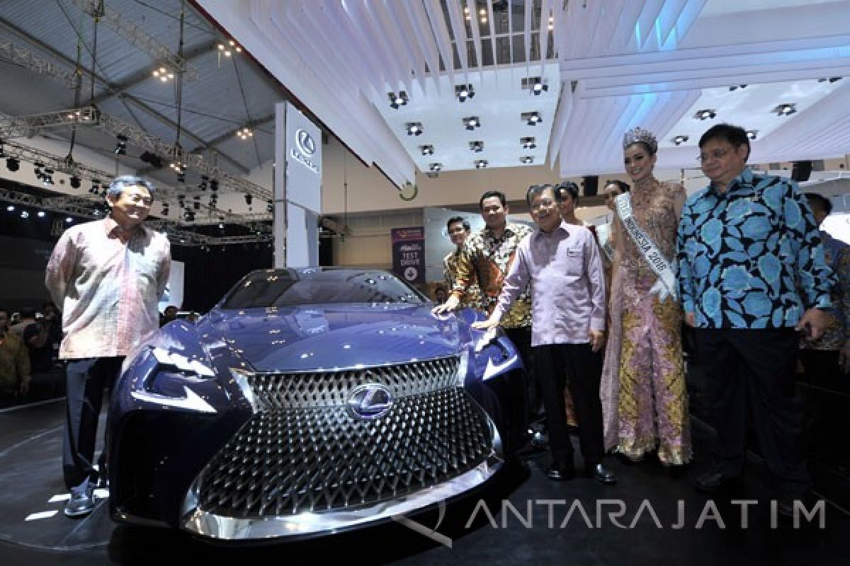 Lexus Lady Raih Miss Autoshow GIIAS 2018