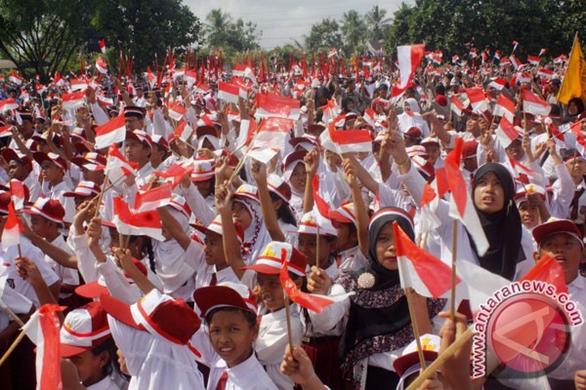 Pelajar Jayapura sambut Presiden di tepi jalan