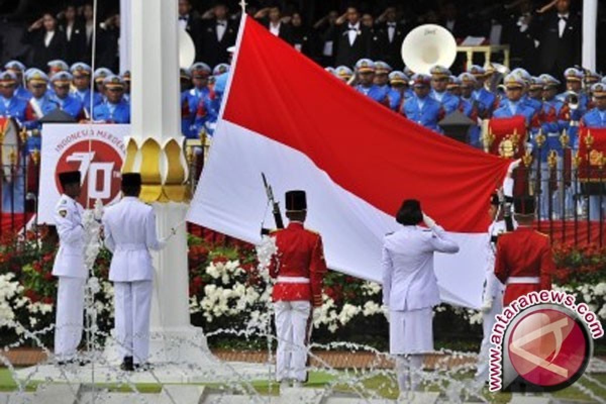 Upacara Bendera Tetap Berlangsung Meriah Meski Perth Dilanda Badai